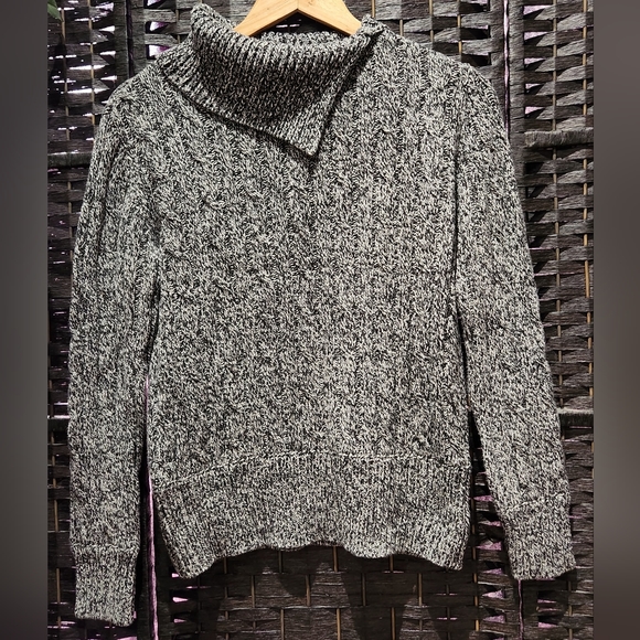 Liz Claiborne Sweater - Picture 2 of 6